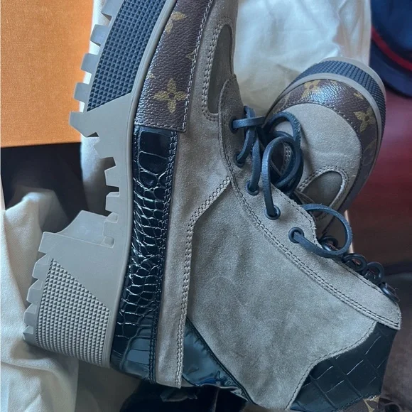 Laureate Platform Desert Boot - Picture 4 of 9